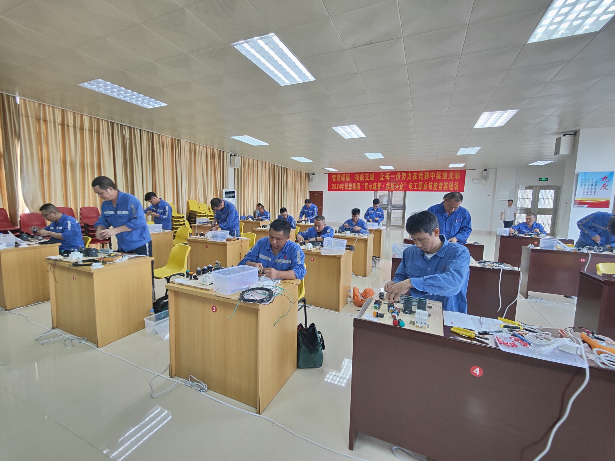 以赛促学 | 6008集团官方网站集团2024年“匠心筑梦·手艺兴企”劳下手艺竞赛圆满收官-6008集团官方网站