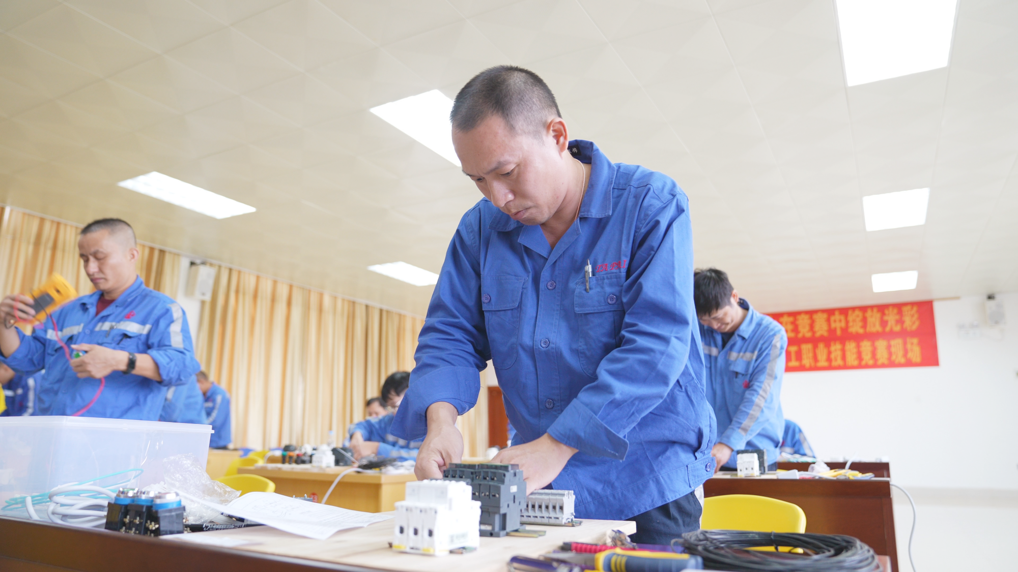 以赛促学 | 6008集团官方网站集团2024年“匠心筑梦·手艺兴企”劳下手艺竞赛圆满收官-6008集团官方网站